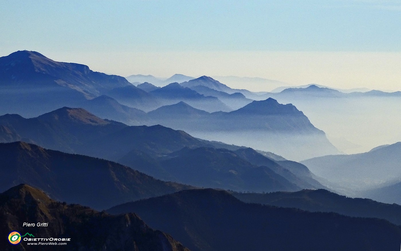 66 Zoom verso Monte Gugliemo, Corna Trentapassi,....JPG -                                